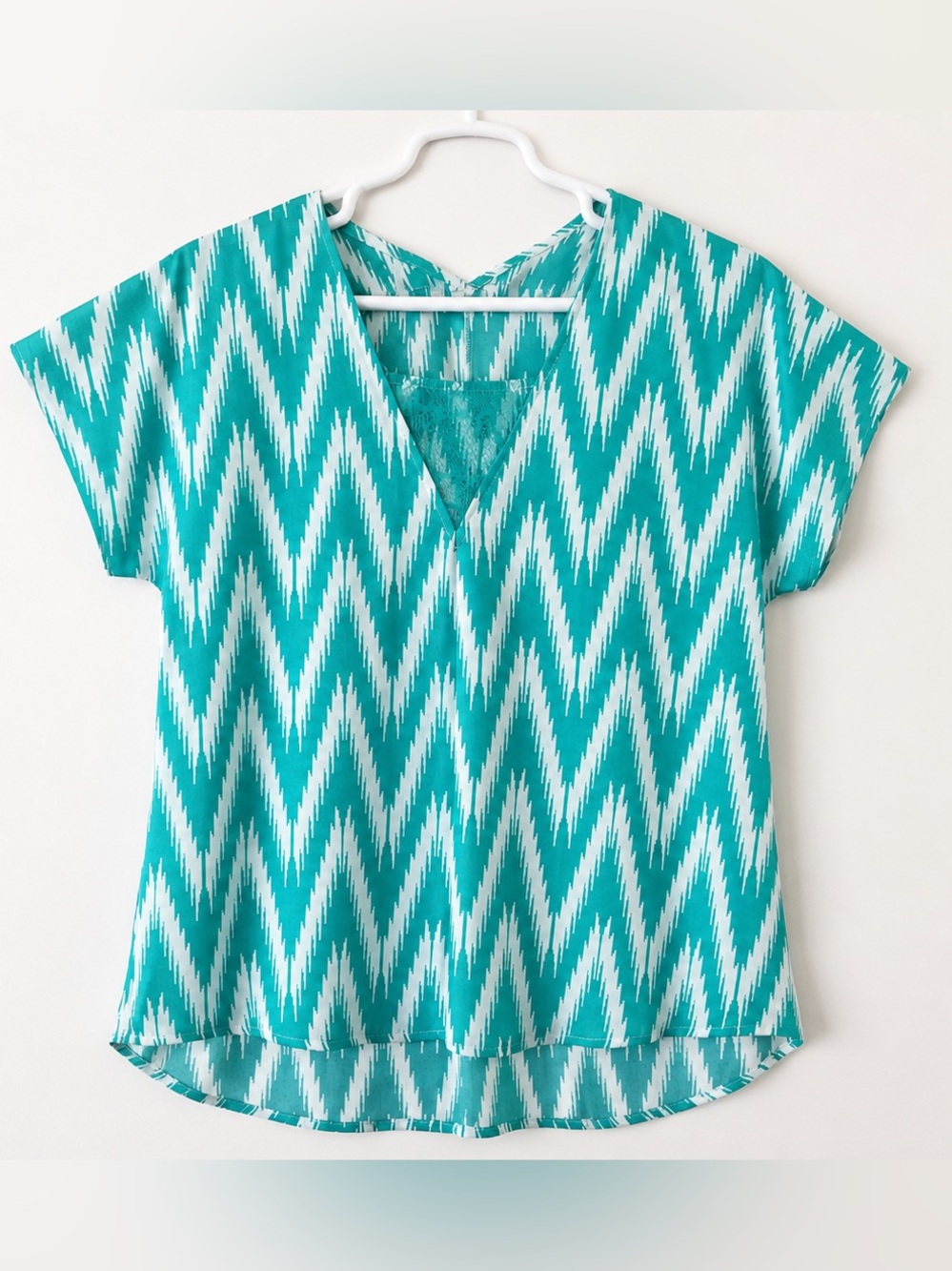 Cato Women’s Large Teal White Chevron Ikat V Neck Lace Accent Blouse Top